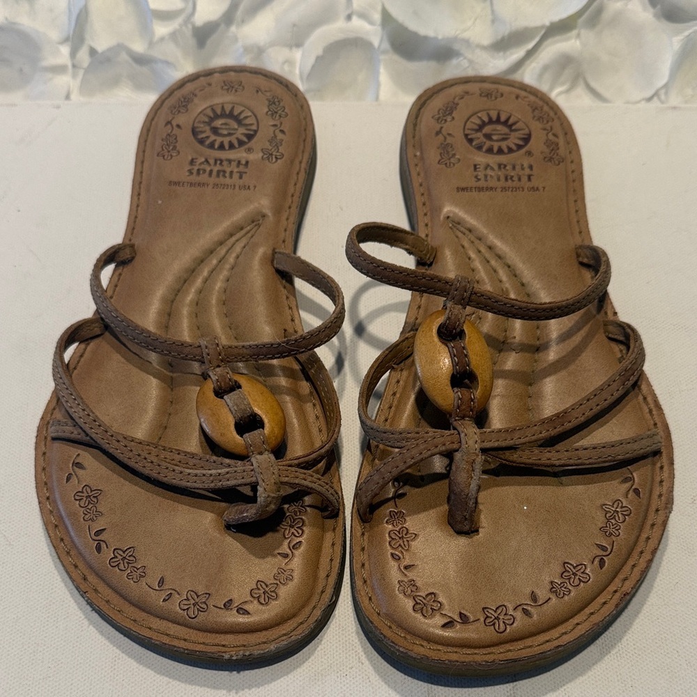 Earth Spirit Women's Tan Sandals with Wooden Accent